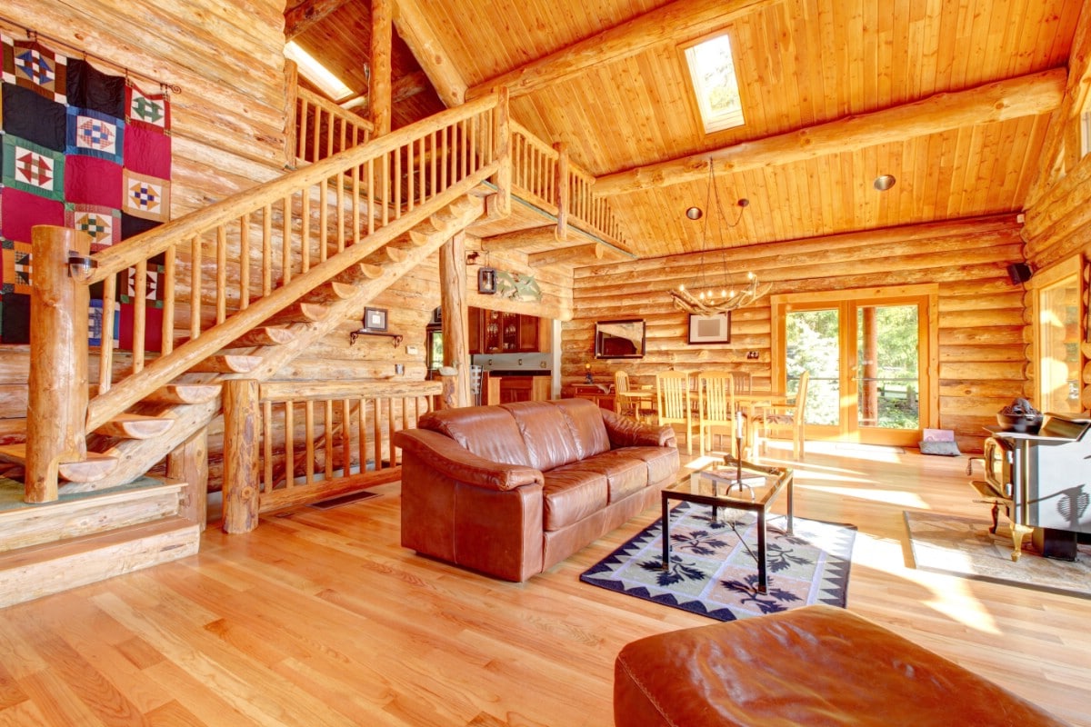 Beautifully decorated log home interionr.