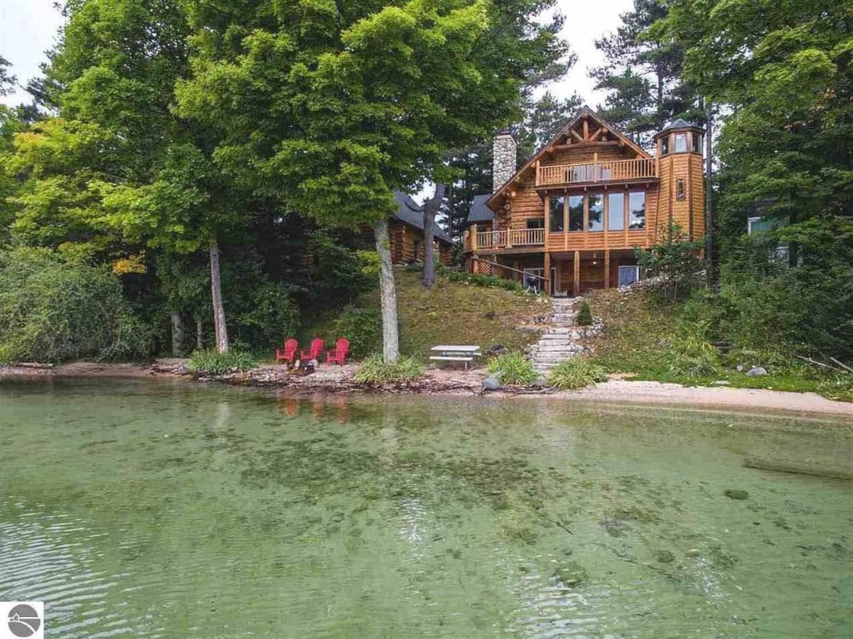 log cabin with dirt bath to beach