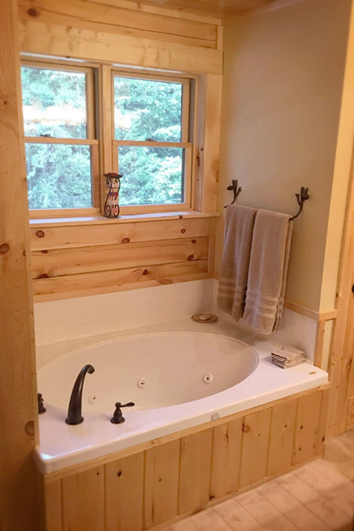 white soaking tub in cabin