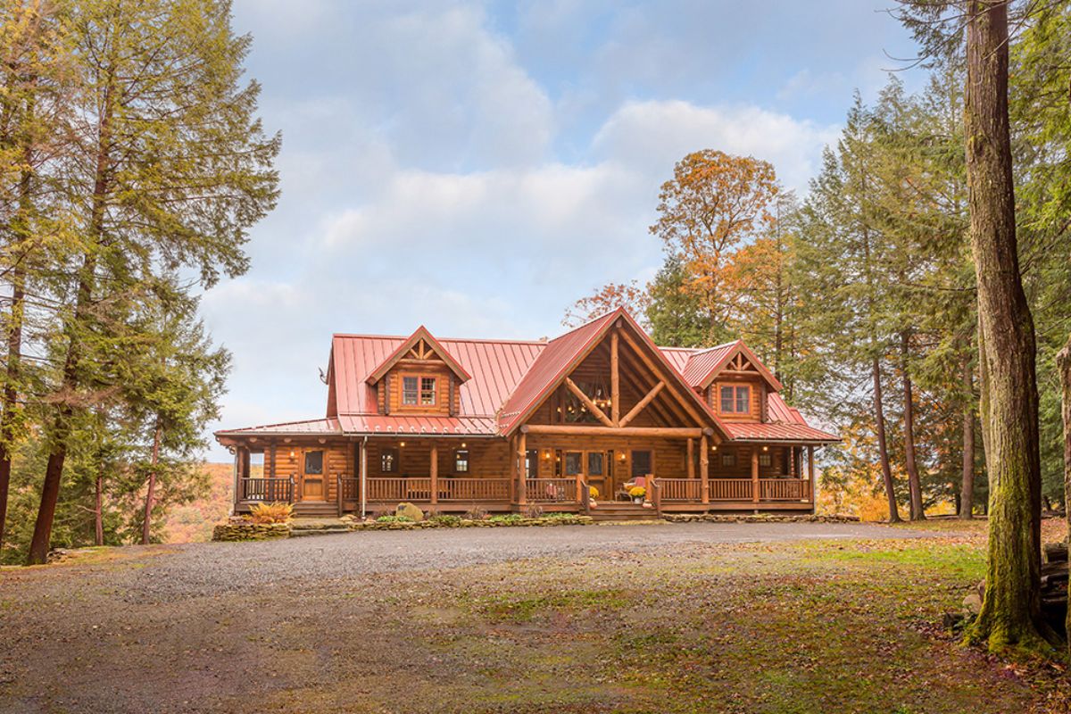 frnt of log cabin with covered porch