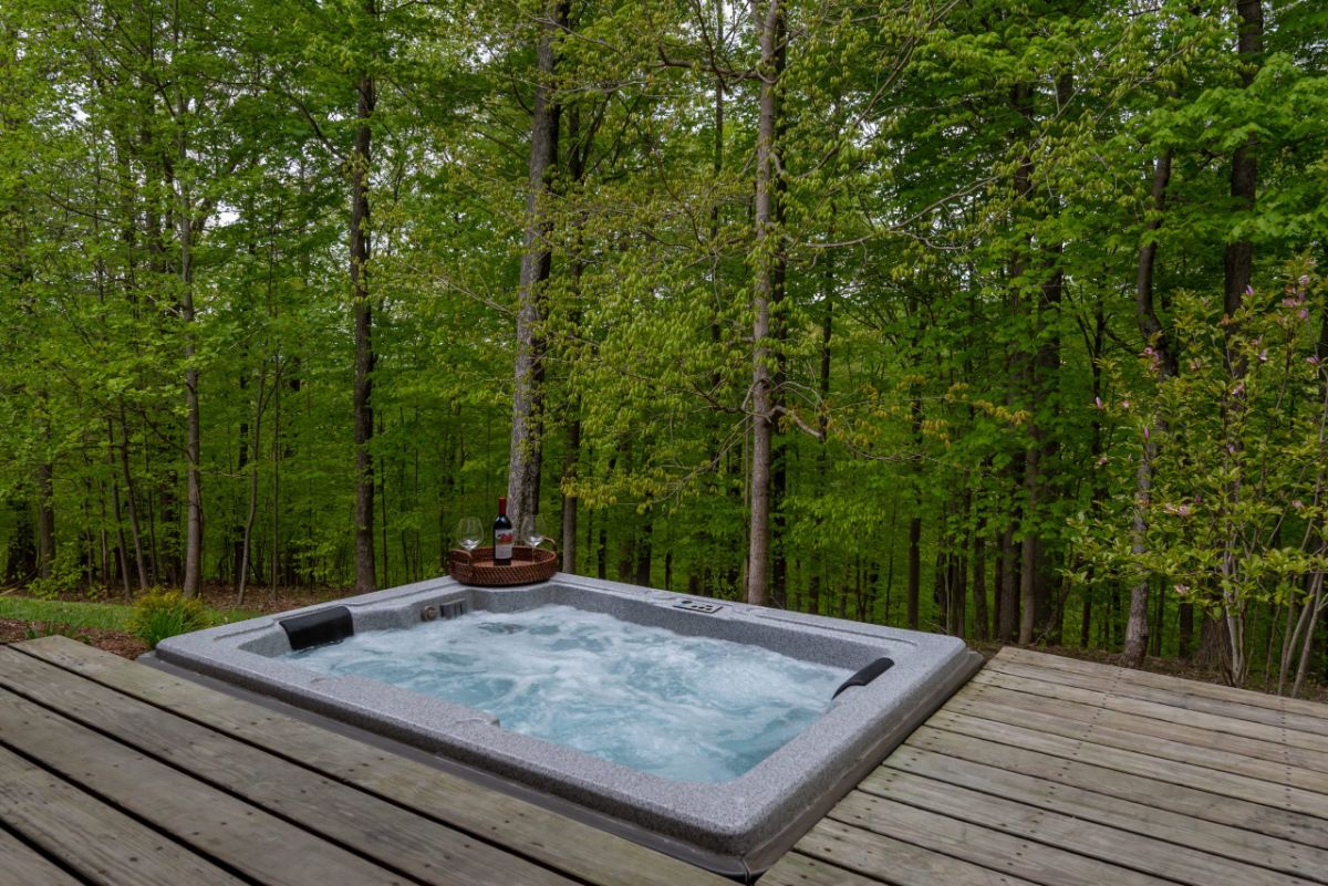 hot tub in corner of deck