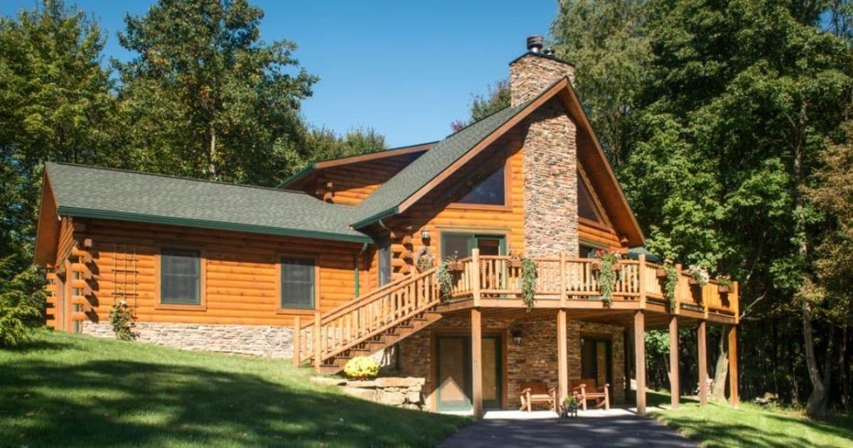 The Crater Lake Log Cabin Includes an Attached 2-Car Garage