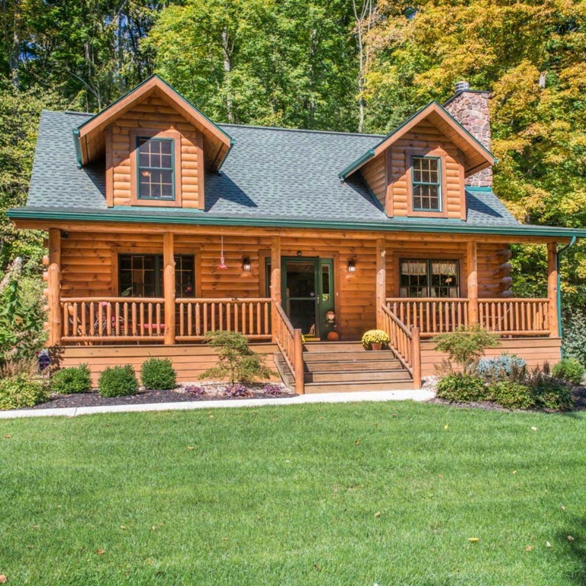 Dvorak is a Classic Log Cabin With Tons of Hidden Storage, image size:1200x1200