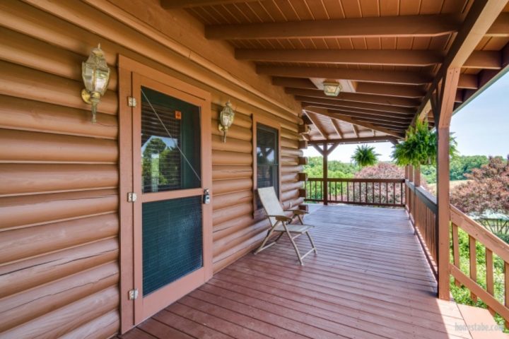 Red Boiling Springs Log Cabin Has a Gorgeous Loft Bedroom