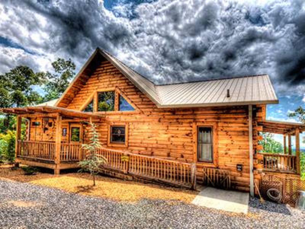 front of log cabin with ramp to porch