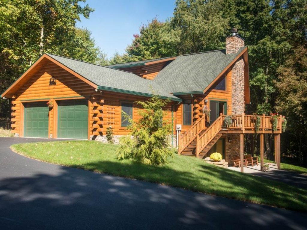 The Crater Lake Log Cabin Includes an Attached 2-Car Garage