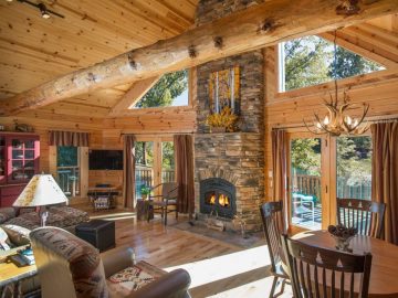 The Crater Lake Log Cabin Includes an Attached 2-Car Garage