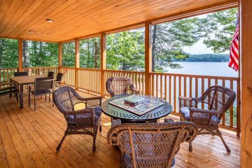 3 Bedroom Log Cabin Overlooks Lake with Beautiful Style