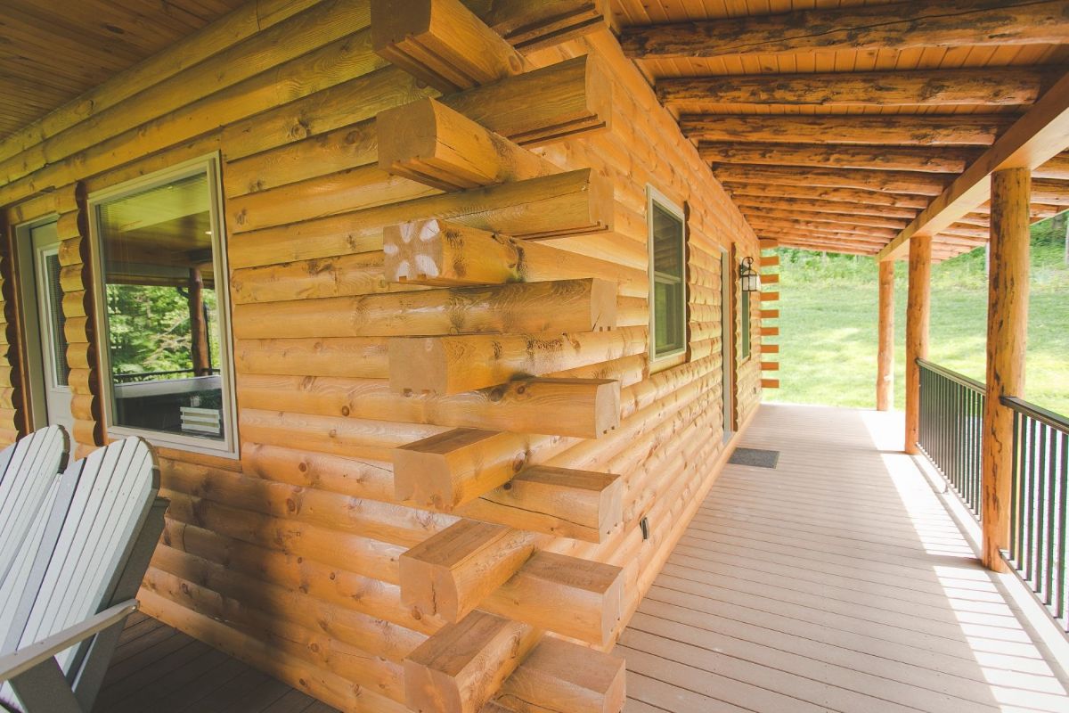 d-link logs on corners of log cabin porches