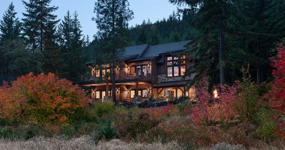 The Woodsy Cle Elum Log Cabin Has Inspirational Views