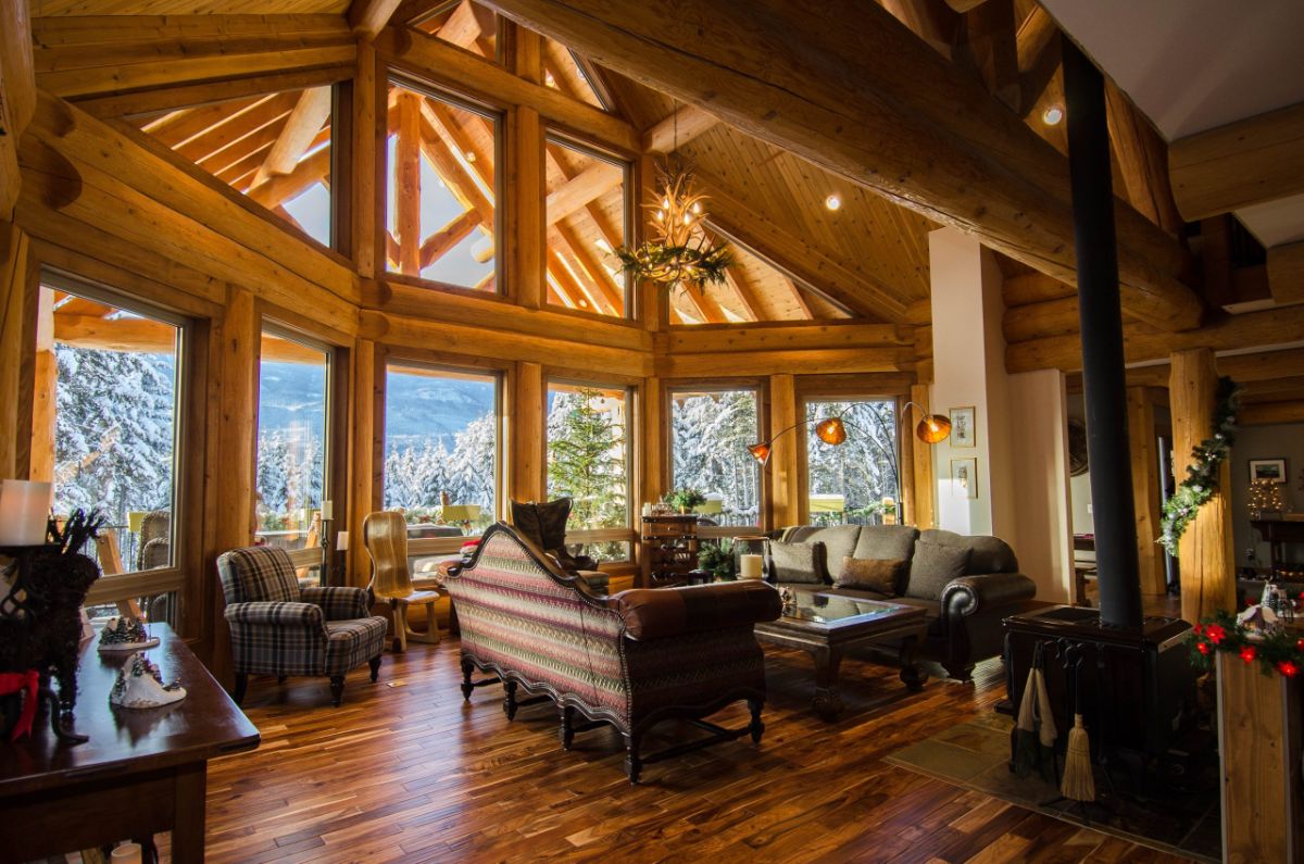great wall with windows behind sofas in cabin living room