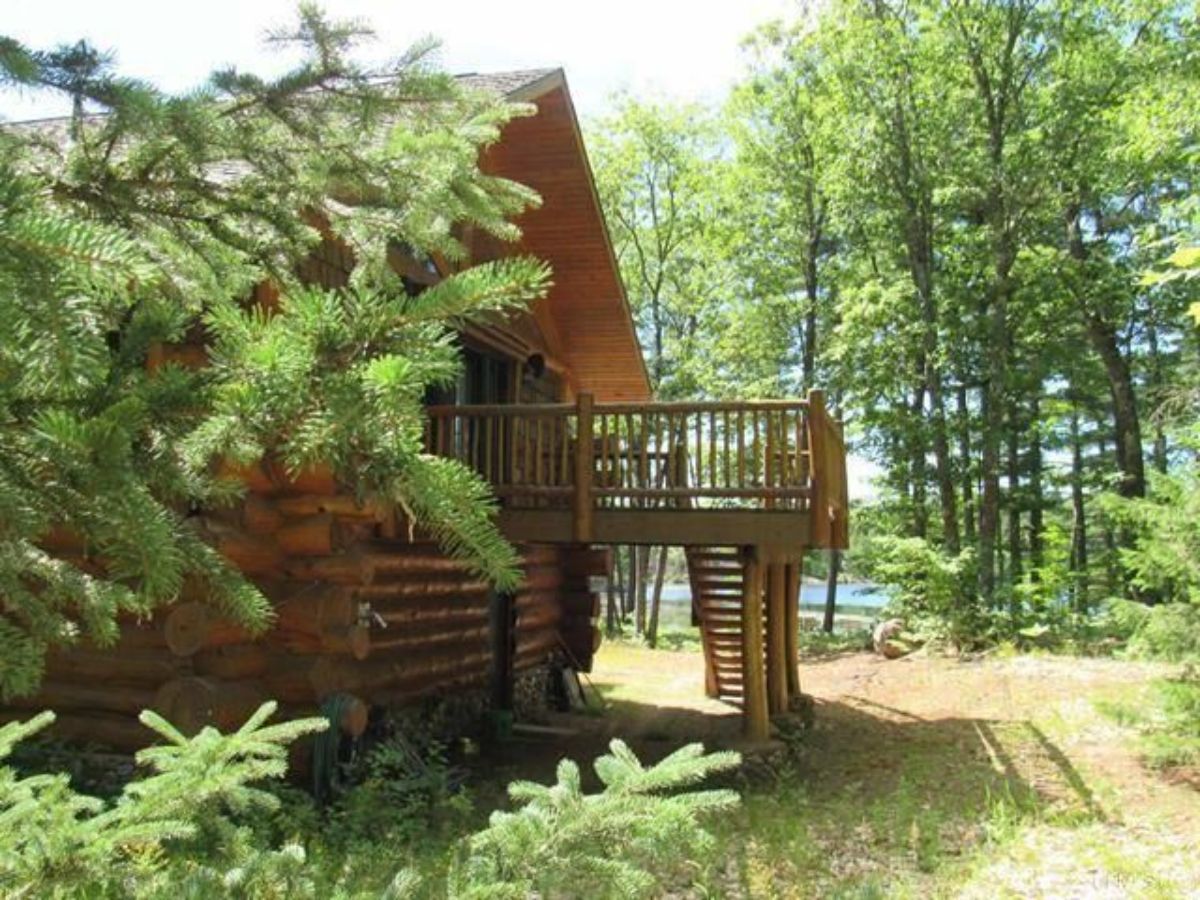 view across sideo f cabin to lake