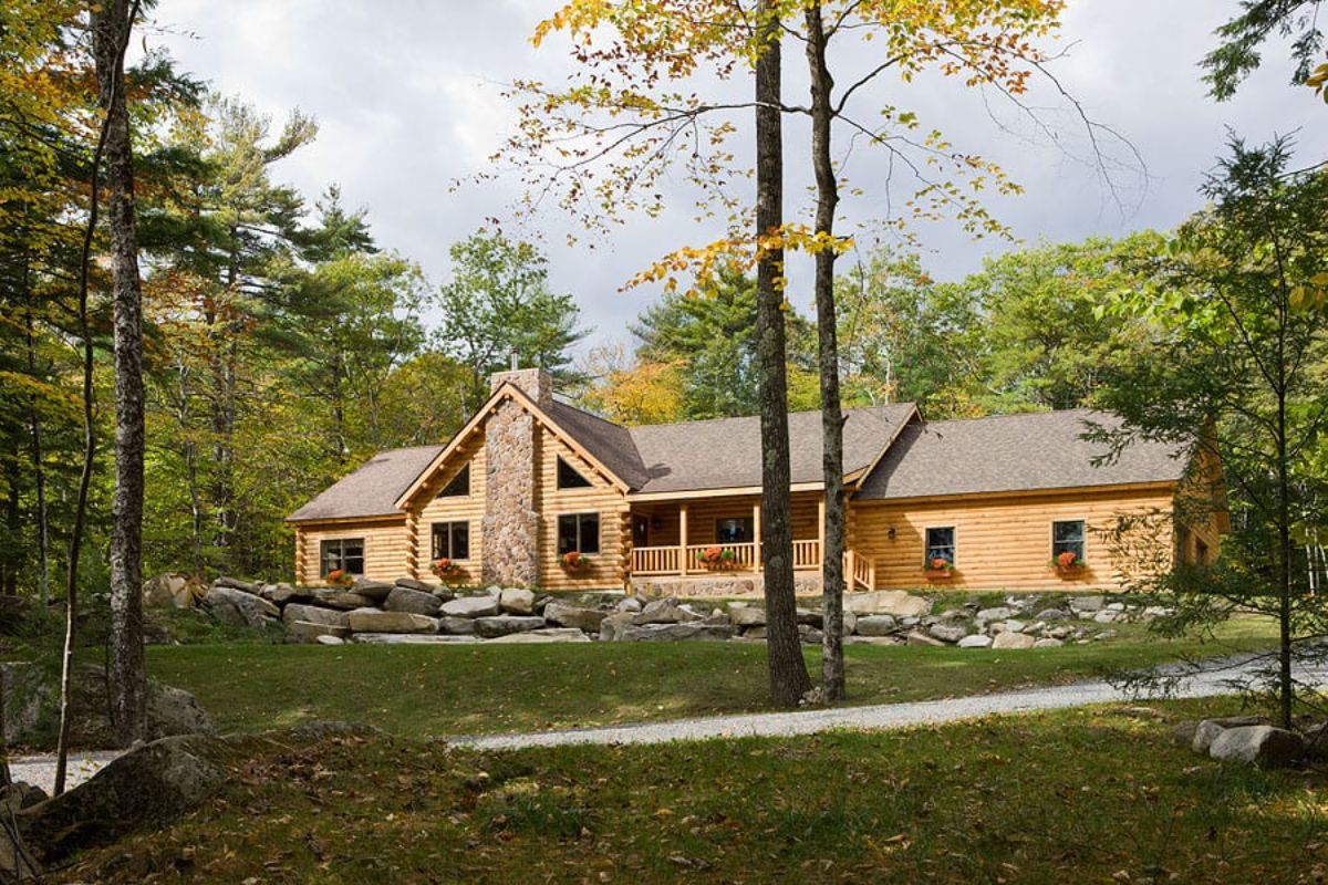 light stain cabin behind trees