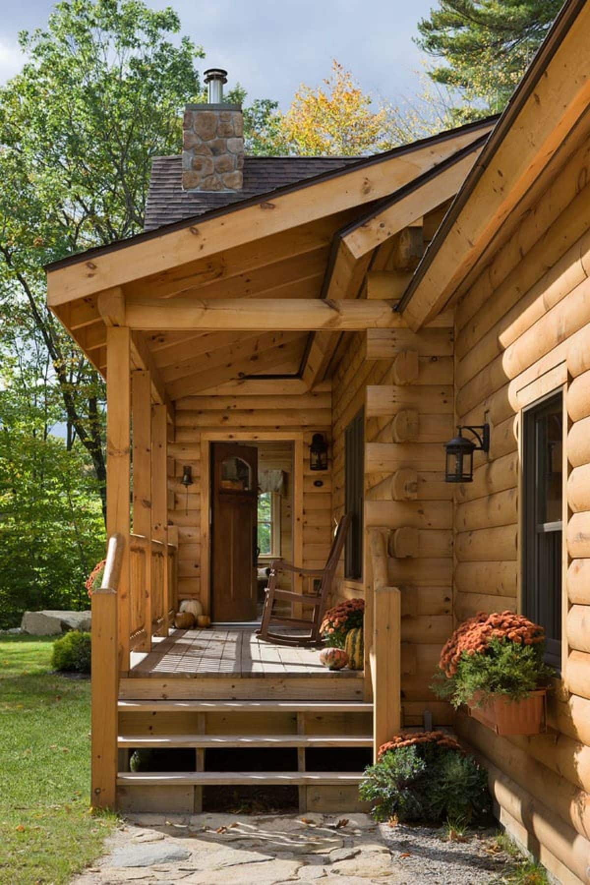 front covered entry to log cabin