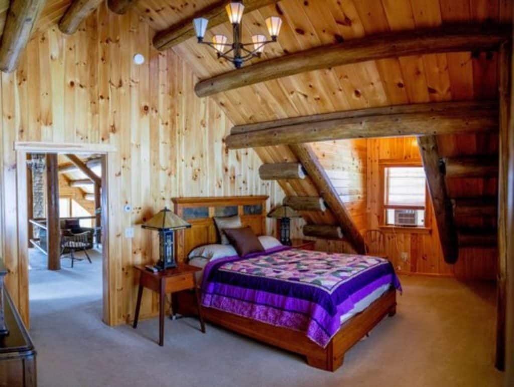 3 Bedroom 2200 SQ FT Mountaineer Is A Rustic Paradise