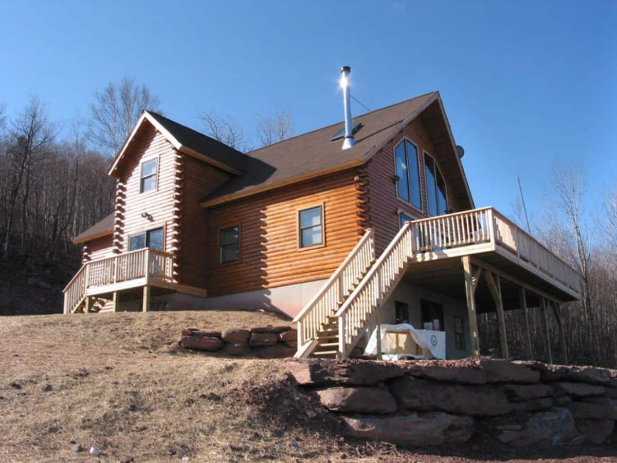 side of cabin with lower half driveway in foreground