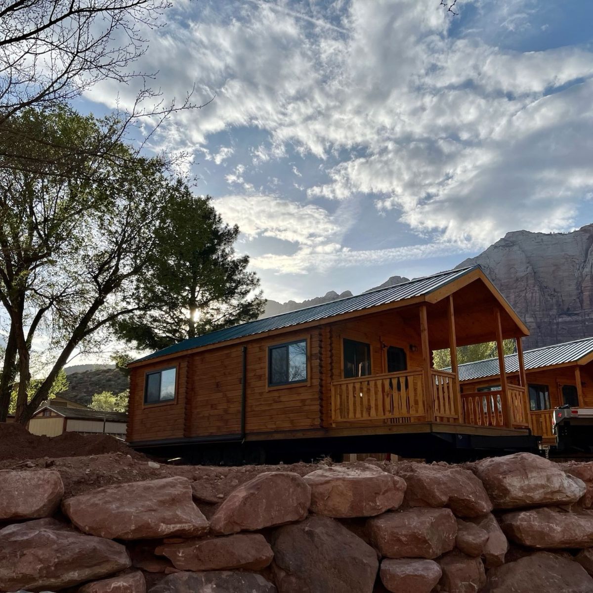 Drummy Log Cabin Features Traditional Square Chinked Logs